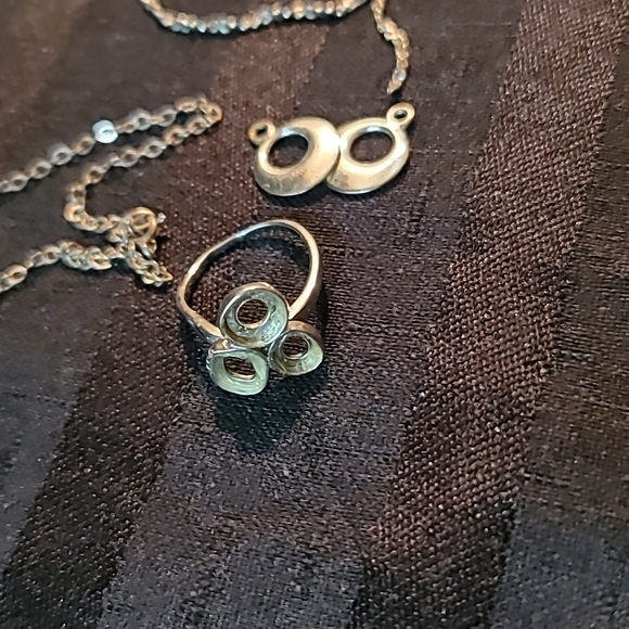 Lot of scrap 925 silver 2 necklaces 1 ring 2 earrings some wearable some scrap - Picture 5 of 10